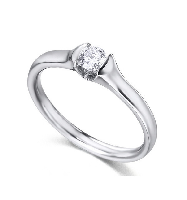 White gold ring with Diamonds