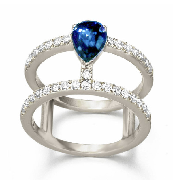 White gold ring with Diamonds and Sapphire