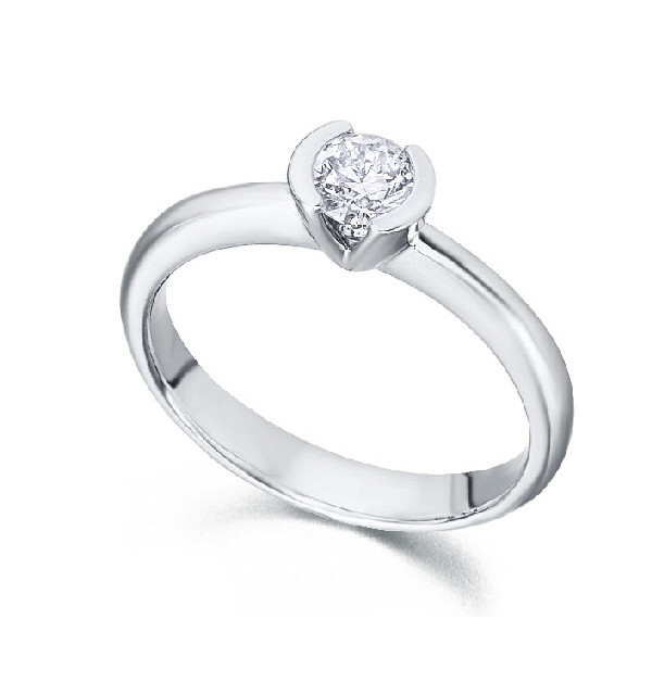 White gold ring with Diamonds