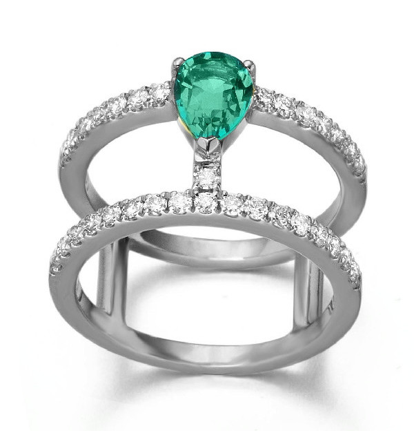 White gold ring with Emerald and Diamonds