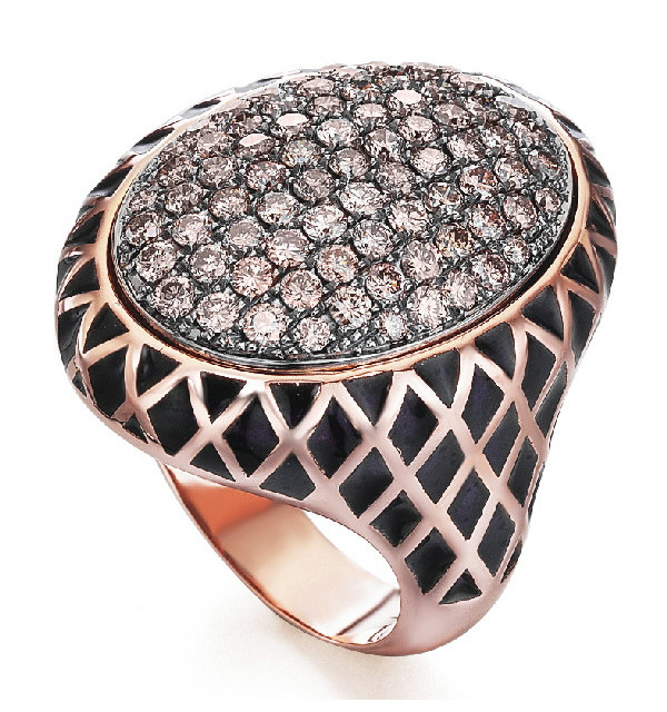Rose gold ring with enamel and brown diamonds