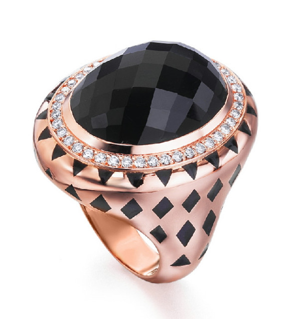 Rose gold ring with enamel, onix and diamonds 0,41 cts