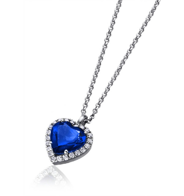 Colgante de  oro blanco con Zafiro y orla de Diamantes