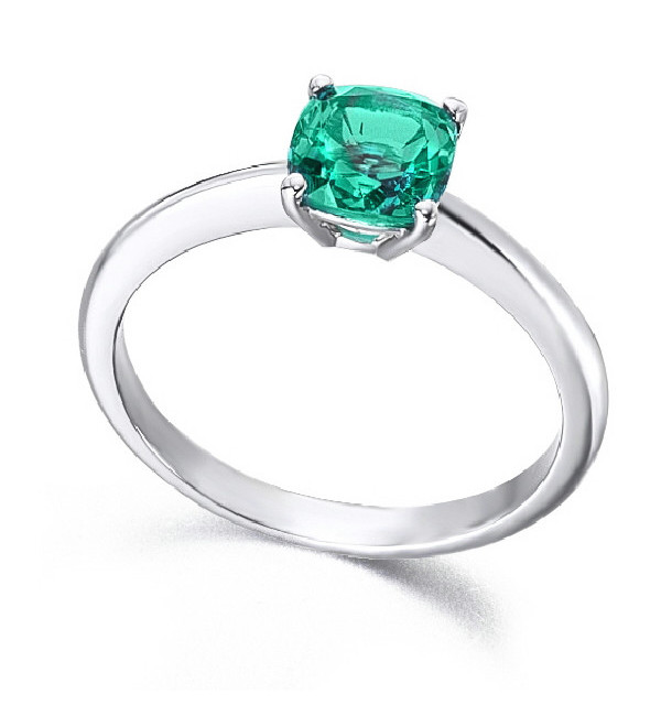 White gold ring with a Emerald