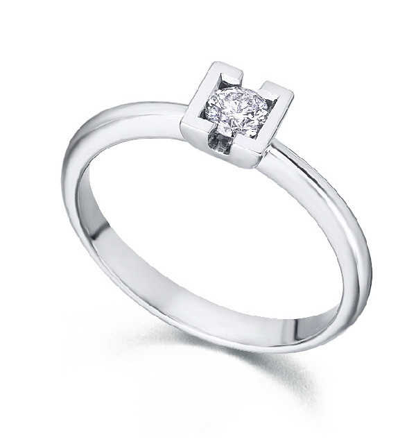 White gold ring with Diamond