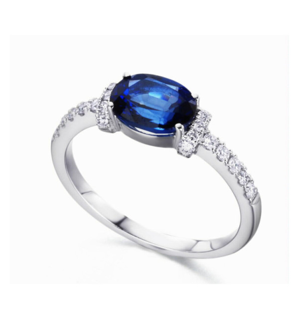 White gold ring with  blue Sapphire and Diamonds