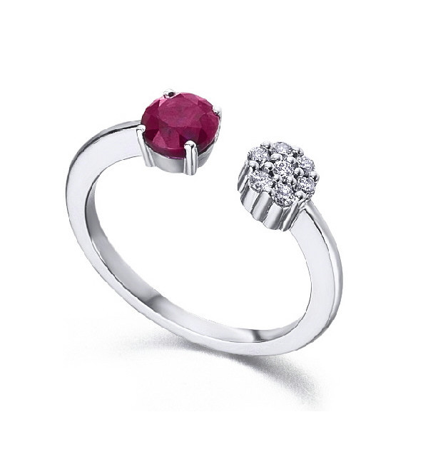 White gold ring with Ruby and Diamonds