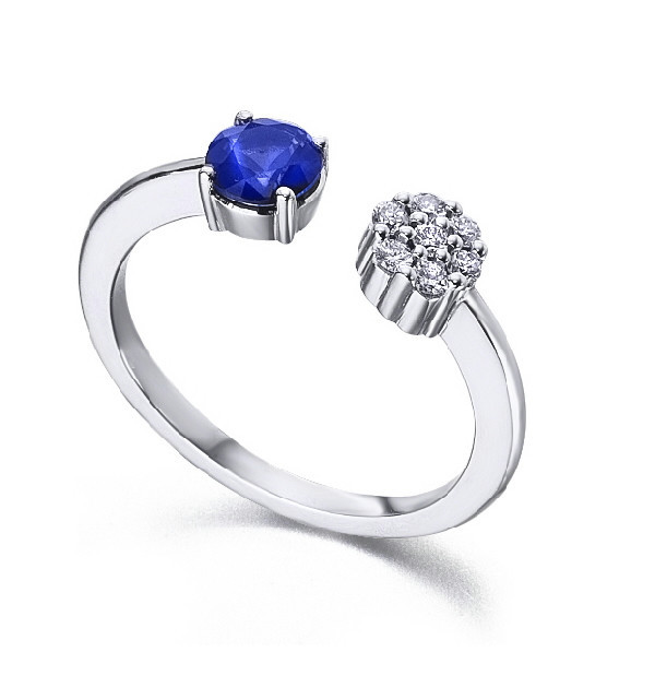 White gold ring with  blue Sapphire and Diamonds