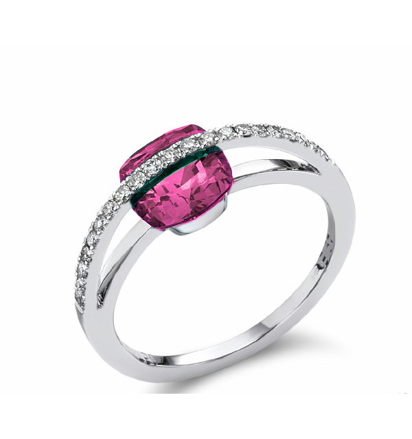 Anillo de  oro blanco con Rubí y  Diamantes