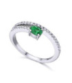 White gold ring with Emerald and Diamonds