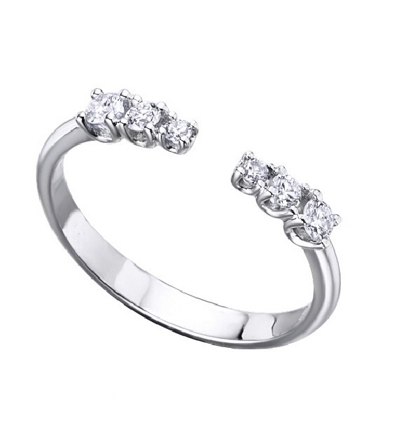 White gold ring with Diamonds
