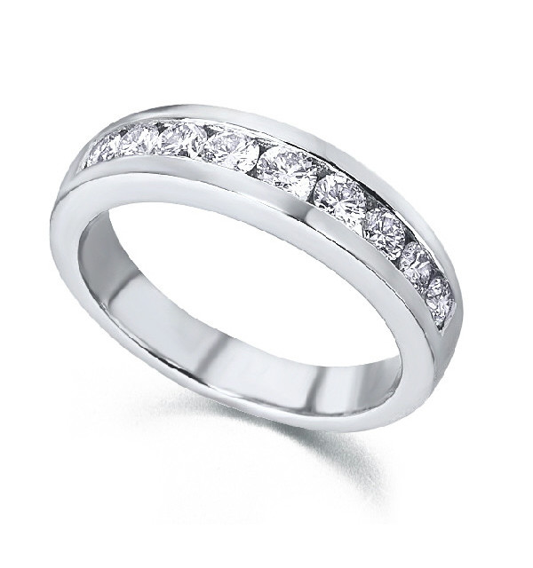 White gold ring with diamonds 0.65cts