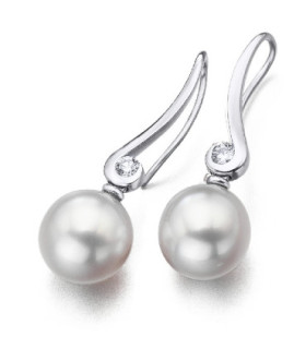 White gold earrings with Australian Pearls and Diamonds.