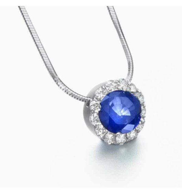 Colgante de  oro blanco con Zafiro y orla de Diamantes