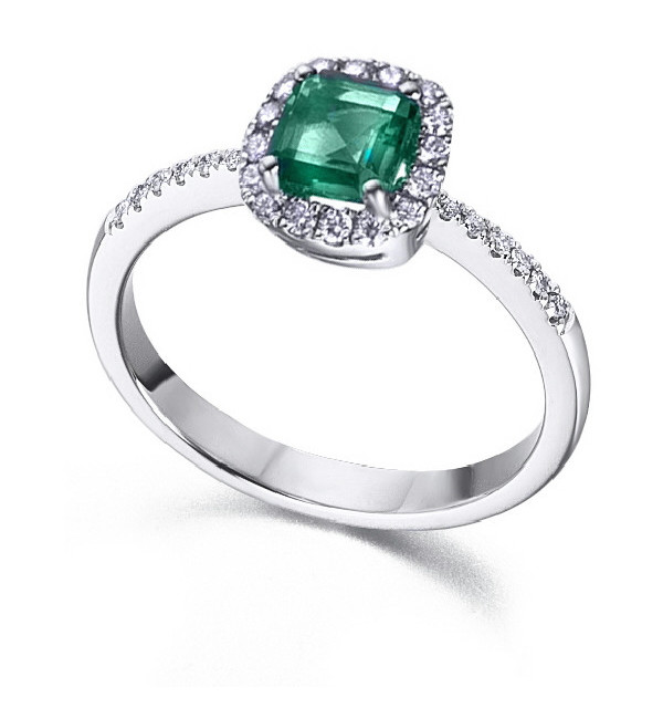 White gold ring with Emerald and Diamonds