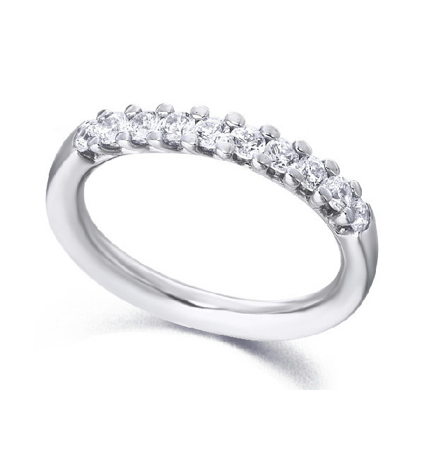 White gold ring with Diamonds