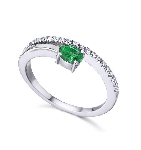 White gold ring with Diamonds and natural Emerald