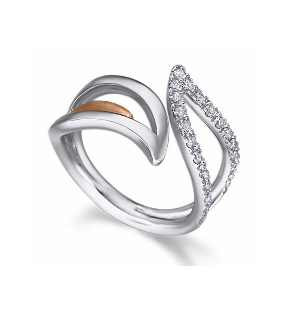Anillo oro blanco,rosa y Diamantes.