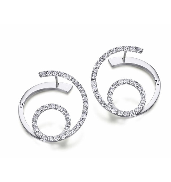 Pendiente oro blanco con diamantes.