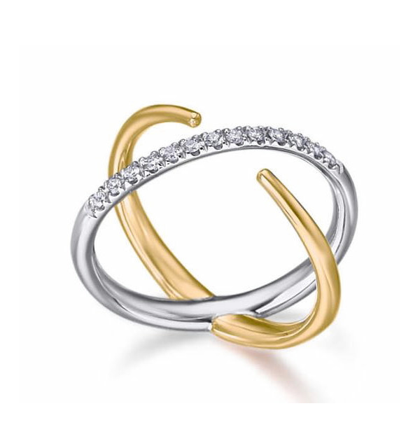 Anillo oro blanco, amarillo y diamantes.