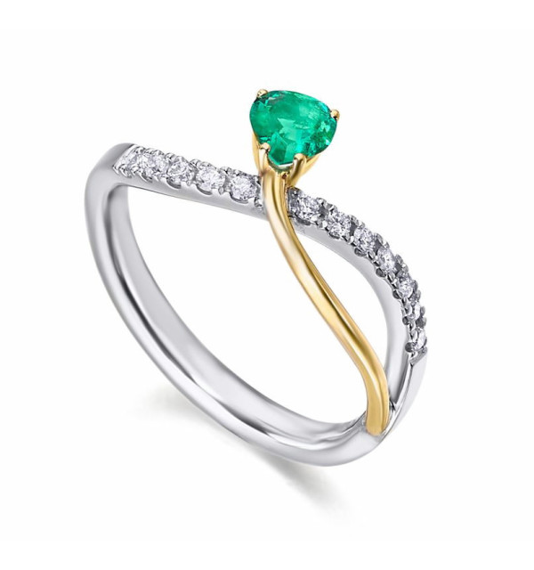 Anillo de  oro blanco, amarillo con Esmeralda y  Diamante