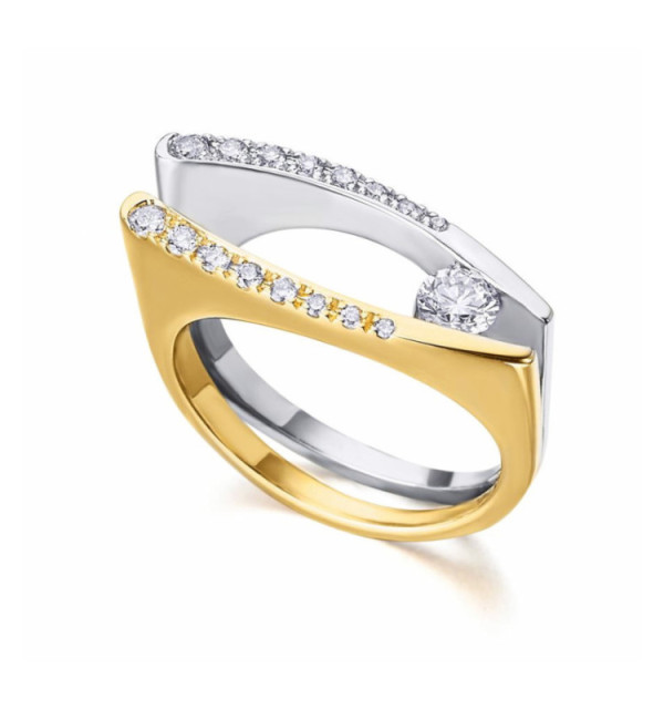 White gold ring with an Emerald and a Diamond