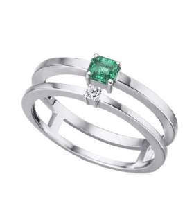 White gold ring with an Emerald and a Diamond