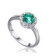 Anillo de  oro blanco con Esmeralda y orla de Diamantes