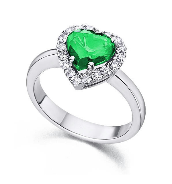 Anillo de  oro blanco con Diamantes y Esmeralda.