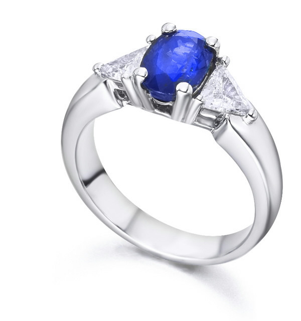 Anillo oro blanco con Zafiro natural y Diamantes.