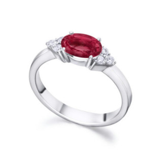 Anillo de  oro blanco con Rubí y orla de Diamantes.