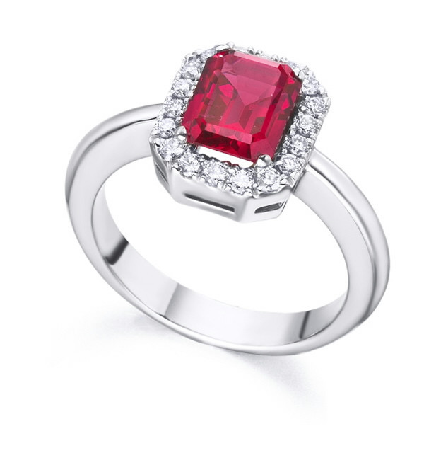 Anillo oro blanco con Rubí y diamantes
