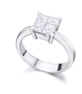 Anillo oro blanco con diamantes talla princesa.