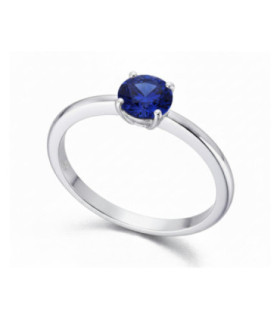 White gold ring with a Sapphire